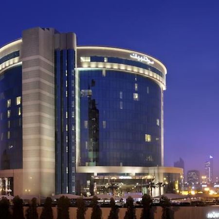 Moevenpick Hotel El-Huber Dış mekan fotoğraf The hotel at night