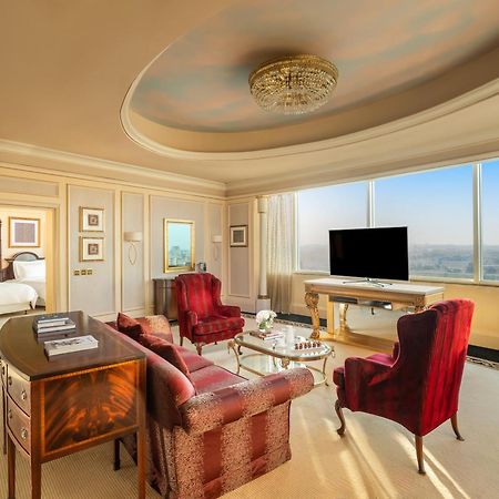 Moevenpick Hotel El-Huber Dış mekan fotoğraf A suite at the Atlantis The Royal