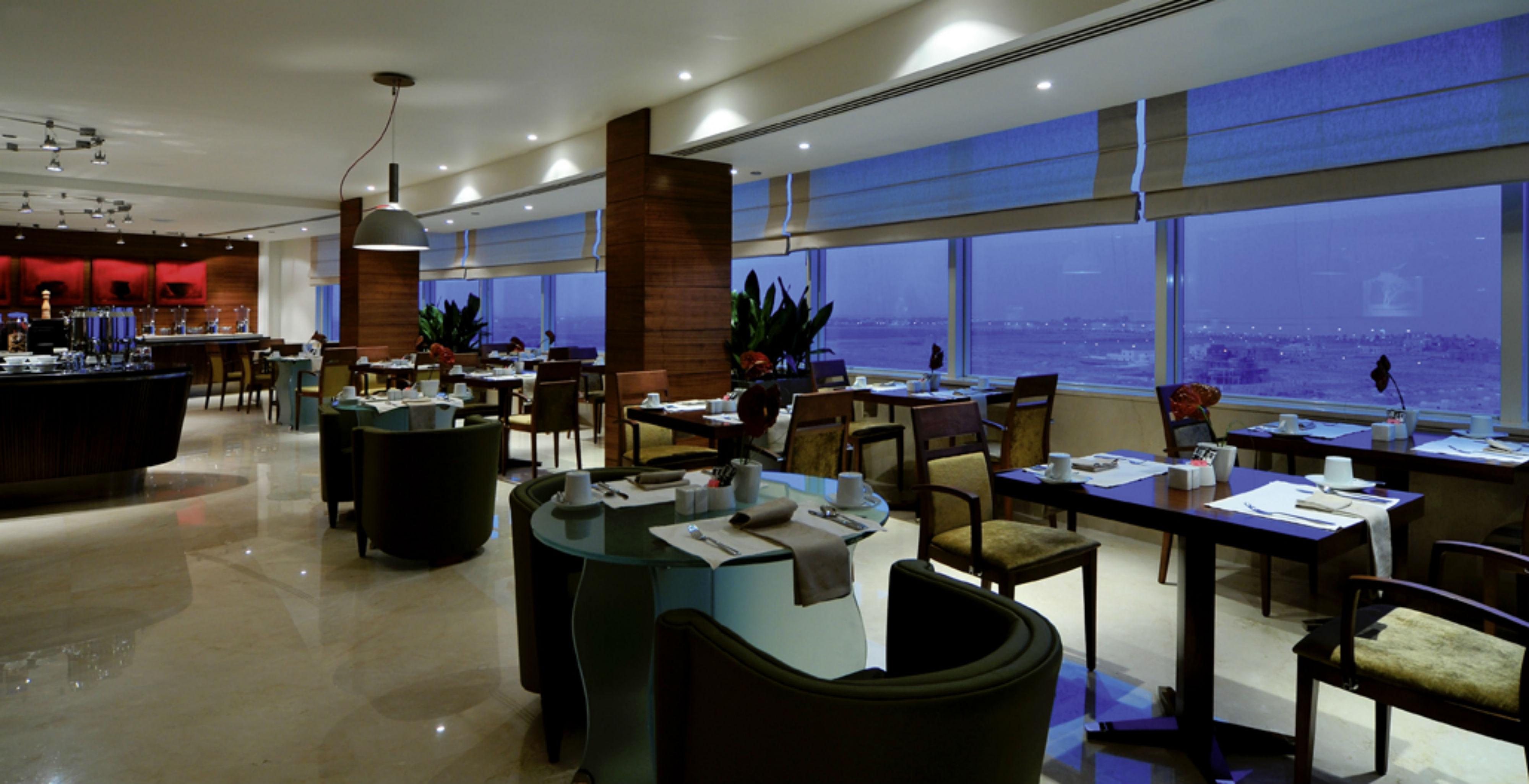 Moevenpick Hotel El-Huber Dış mekan fotoğraf The restaurant