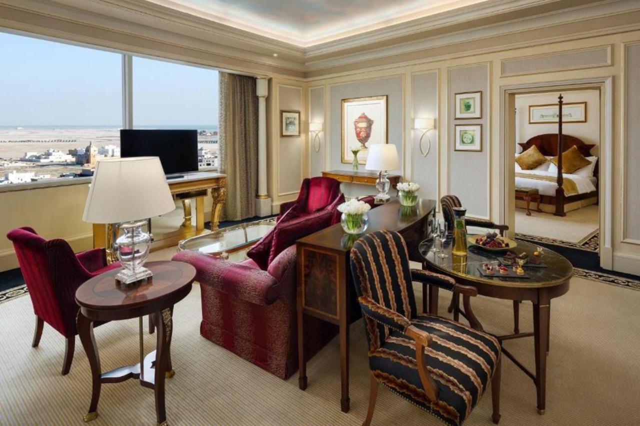 Moevenpick Hotel El-Huber Dış mekan fotoğraf A suite at the Four Seasons Hotel, London