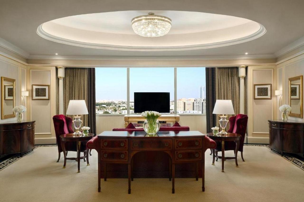 Moevenpick Hotel El-Huber Dış mekan fotoğraf A suite at the Four Seasons Hotel, Paris