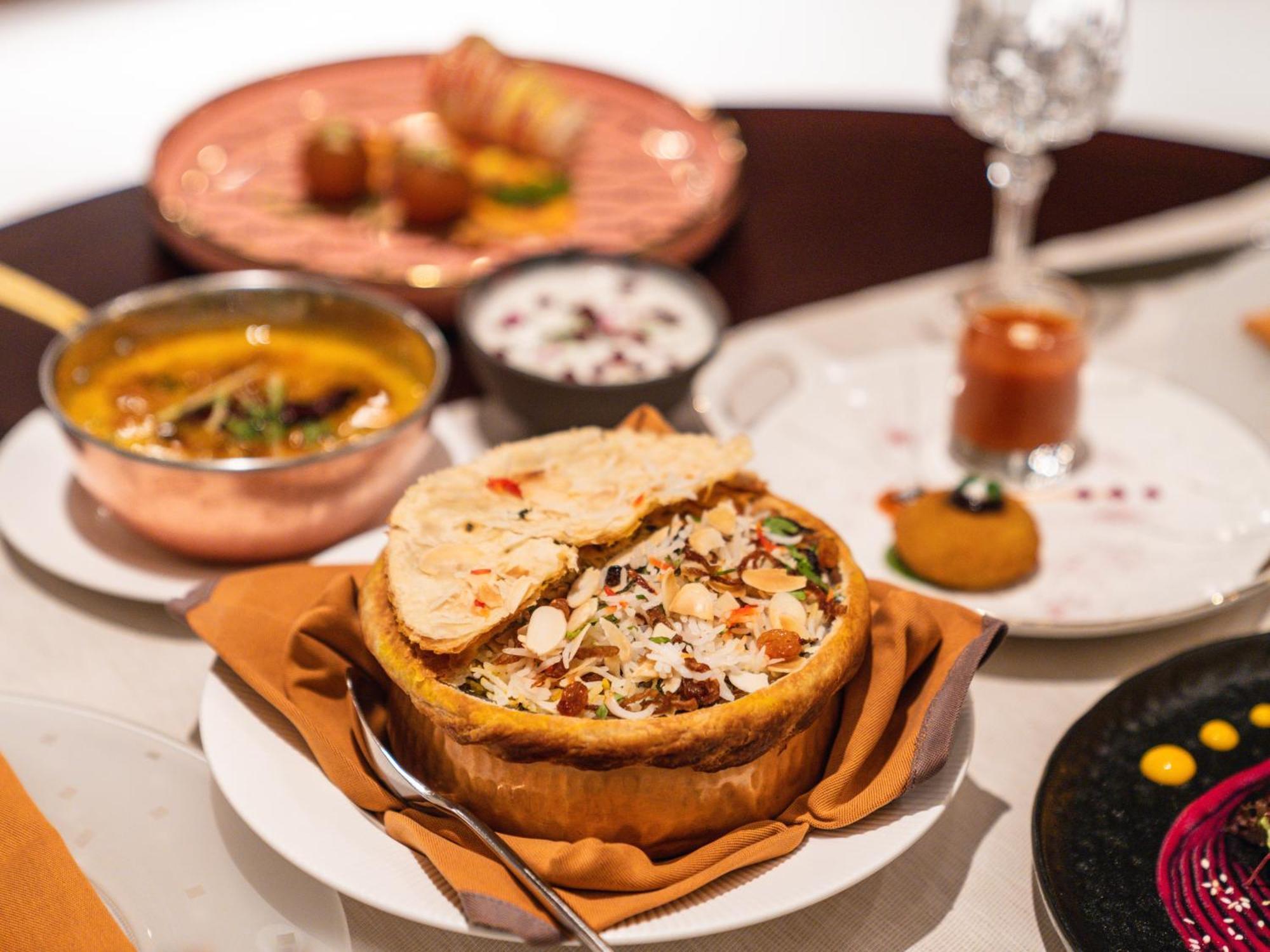 Moevenpick Hotel El-Huber Dış mekan fotoğraf Hyderabadi biryani