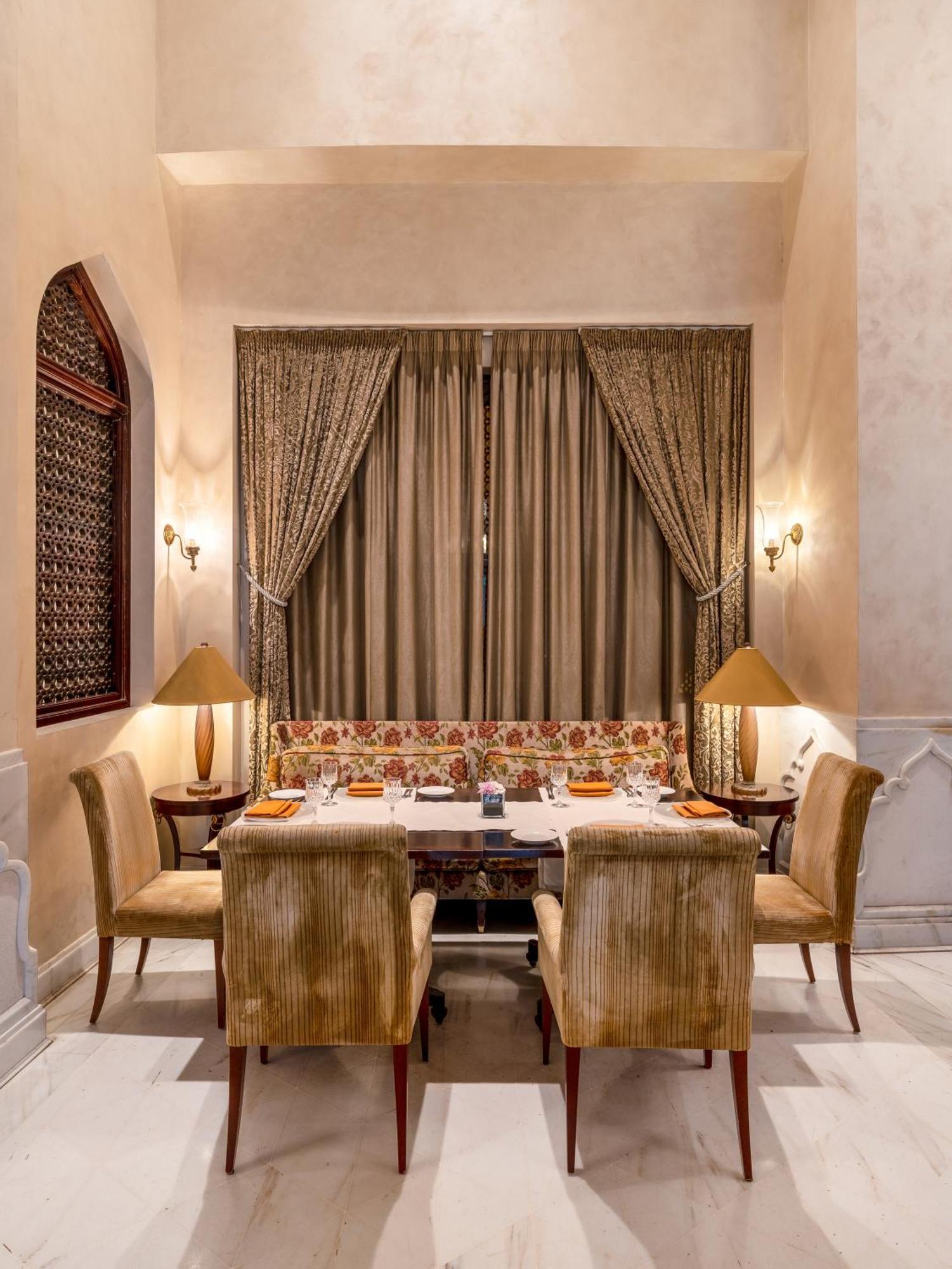 Moevenpick Hotel El-Huber Dış mekan fotoğraf The Imperial Dining Hall