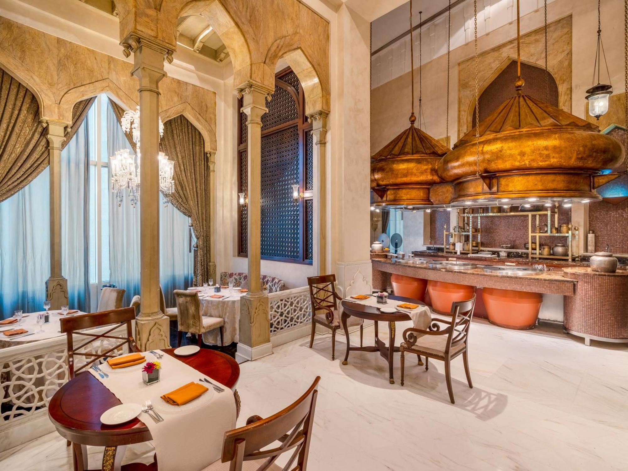 Moevenpick Hotel El-Huber Dış mekan fotoğraf The restaurant