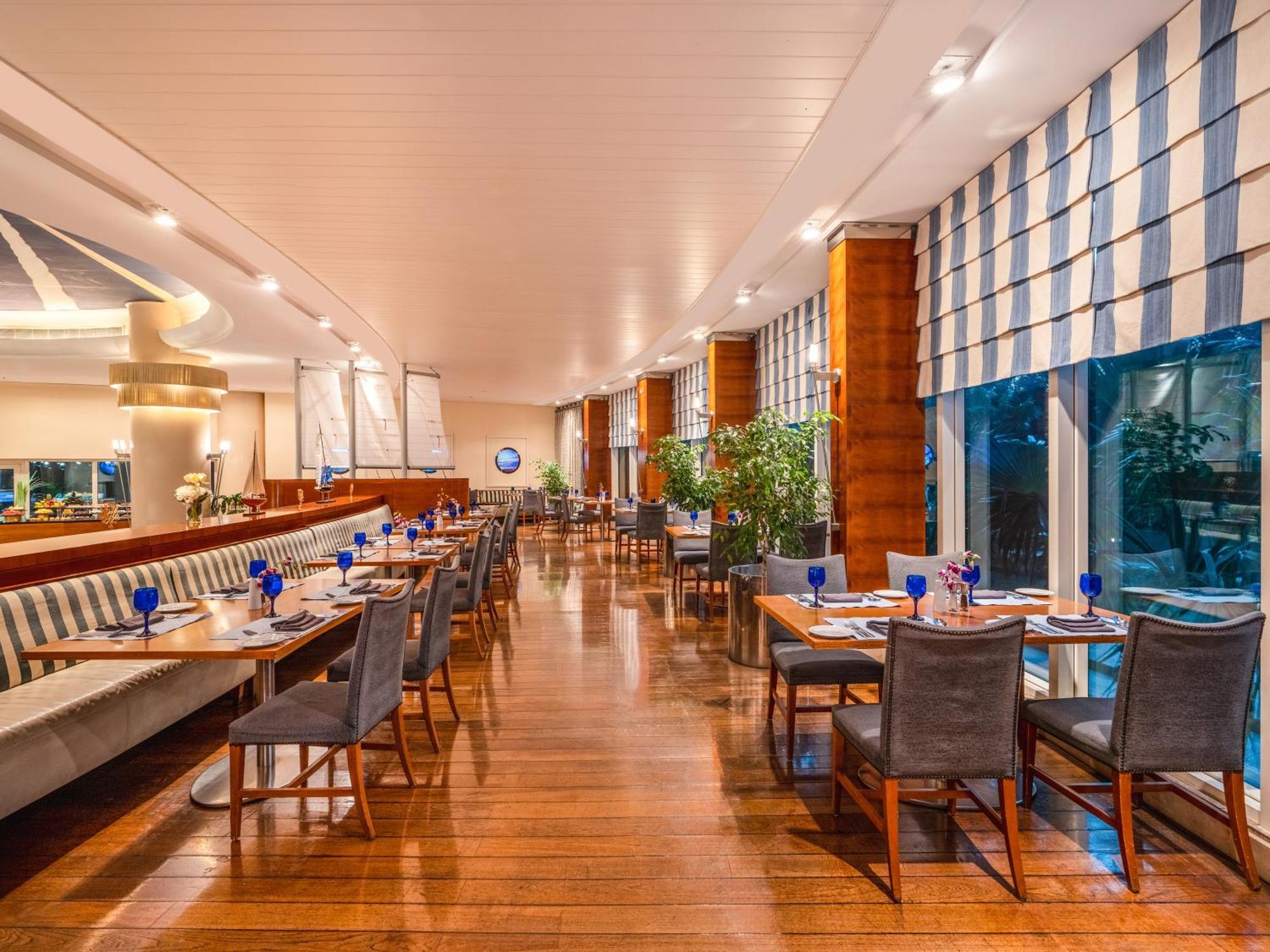 Moevenpick Hotel El-Huber Dış mekan fotoğraf The restaurant