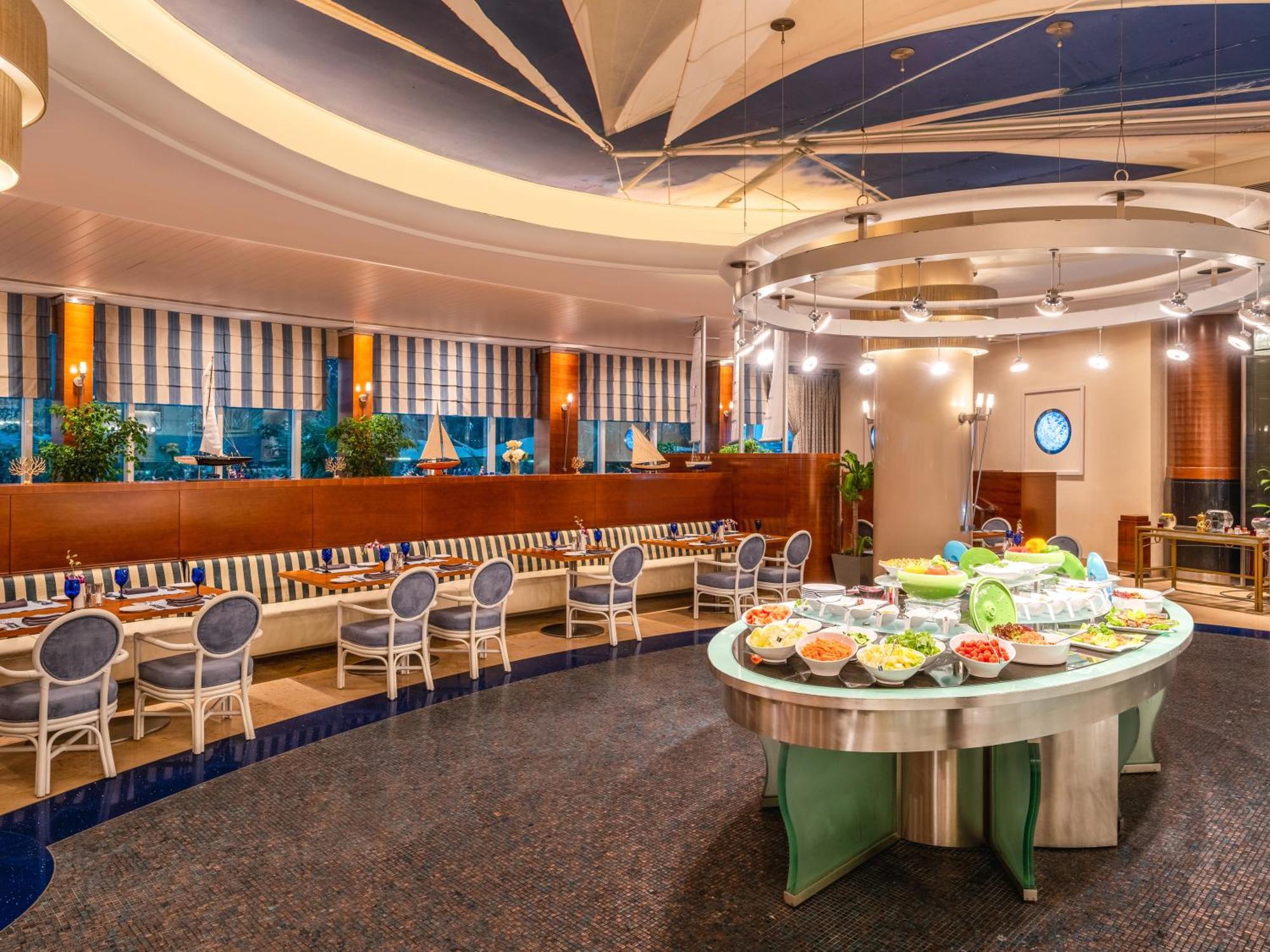 Moevenpick Hotel El-Huber Dış mekan fotoğraf The restaurant
