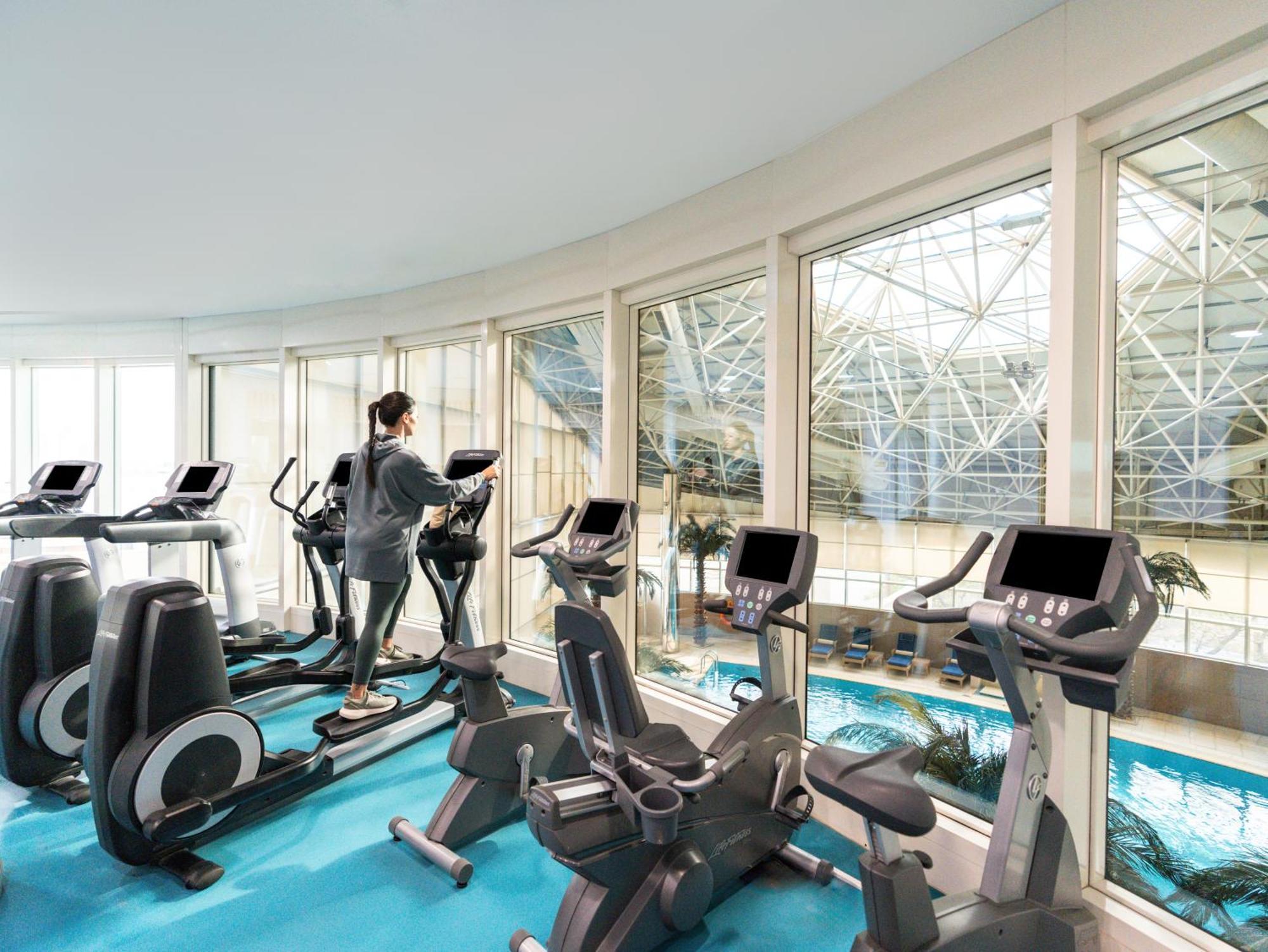 Moevenpick Hotel El-Huber Dış mekan fotoğraf The gym at the hotel