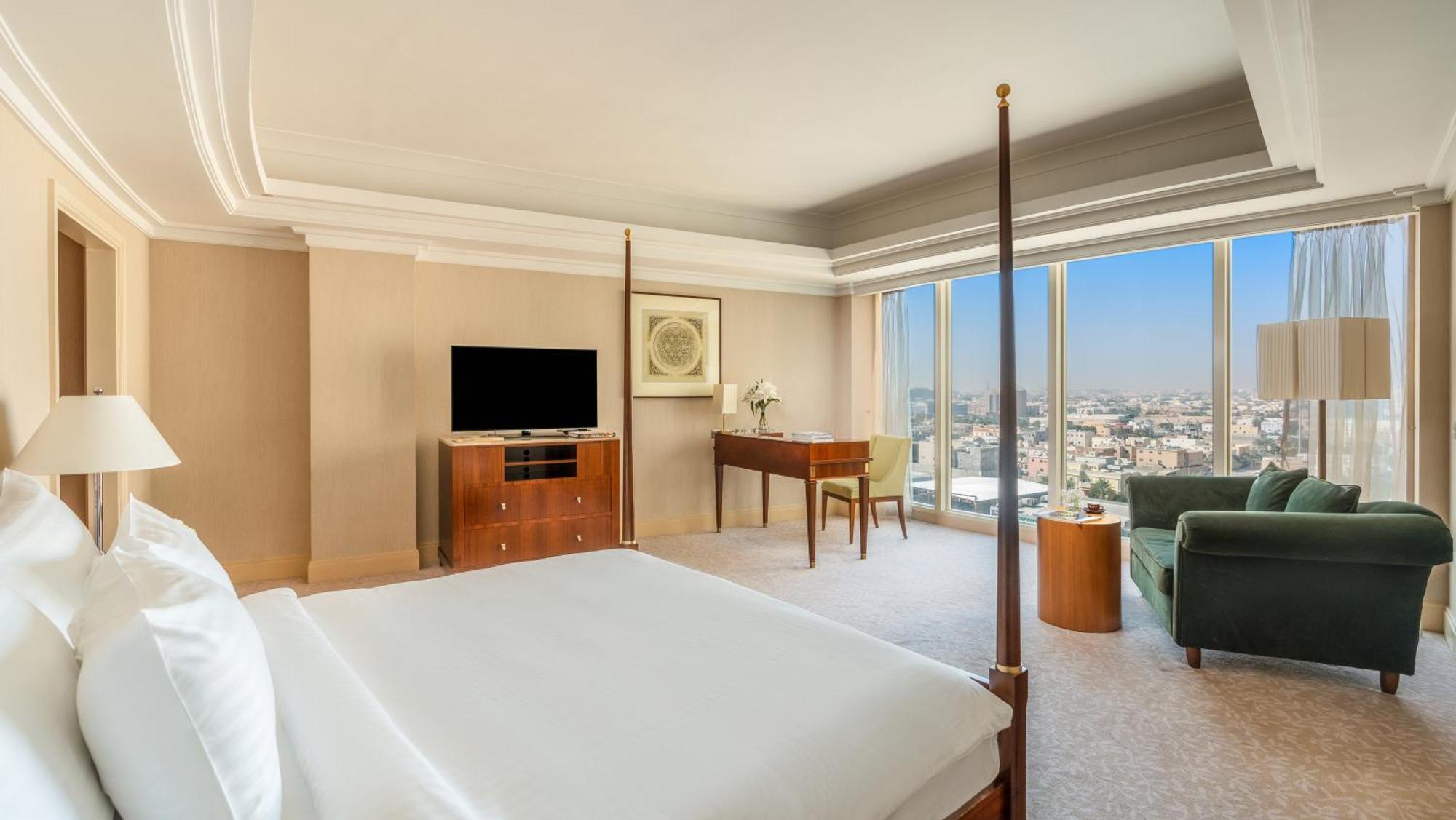Moevenpick Hotel El-Huber Dış mekan fotoğraf A bedroom at the Four Seasons Hotel