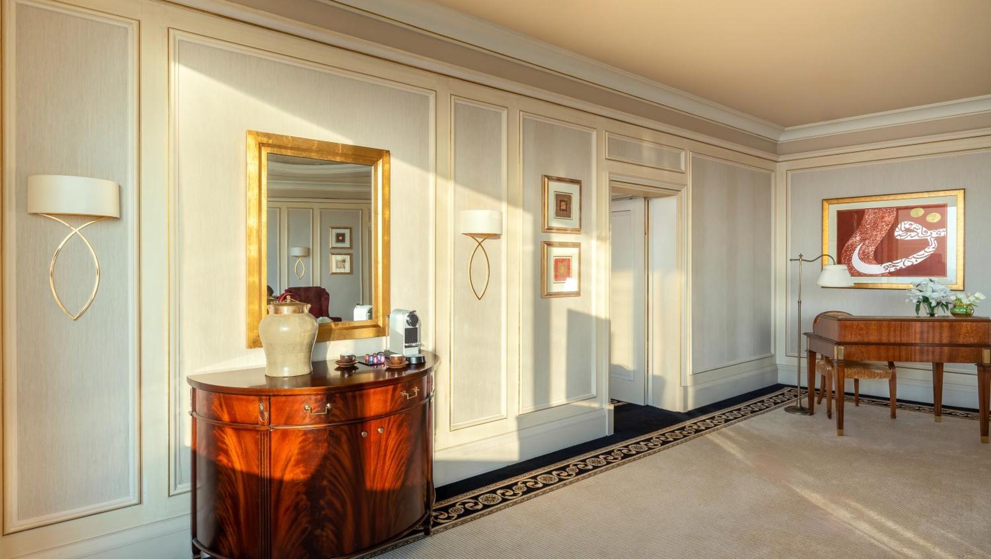 Moevenpick Hotel El-Huber Dış mekan fotoğraf A suite at the Waldorf Astoria Berlin