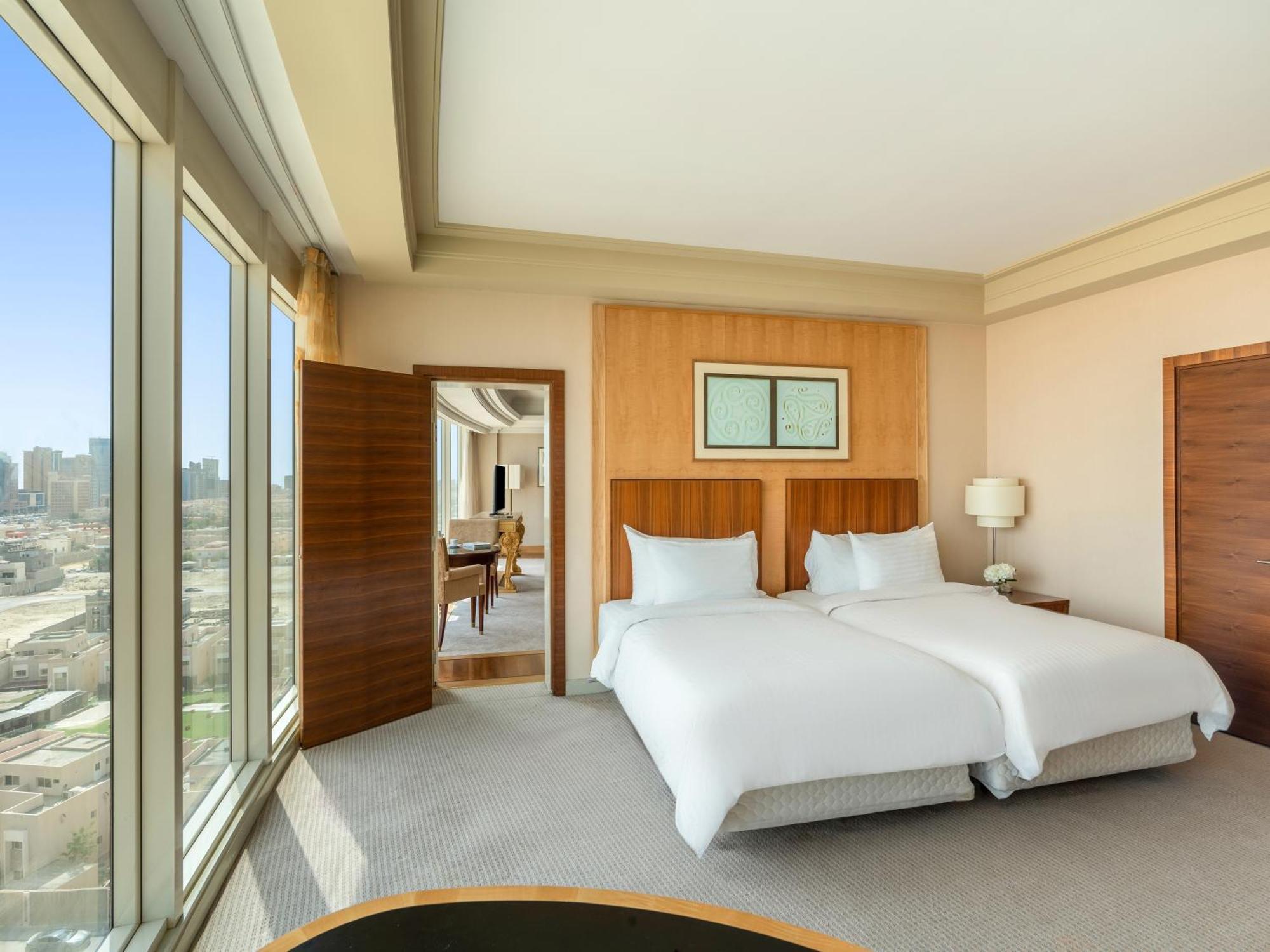 Moevenpick Hotel El-Huber Dış mekan fotoğraf A bedroom at the hotel
